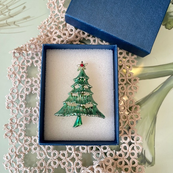 Vintage Christmas Tree Broach . 2/$24 - Picture 5 of 6
